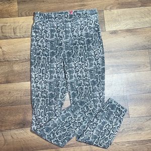 SPANX High Rise Jeanish Ankle Leggings Snakeskin Print Small Comfortable Flirt